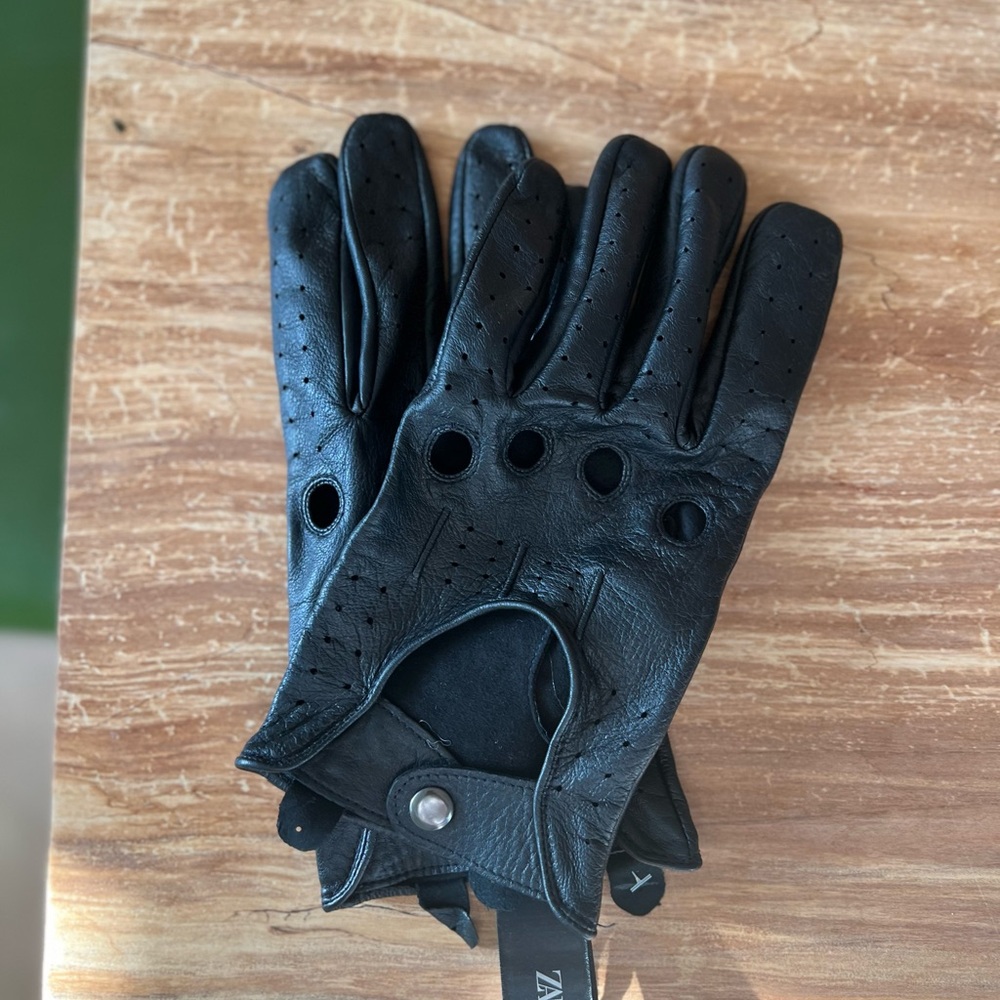 Zara Black Leather Driving Glove with Perforations and Cutouts